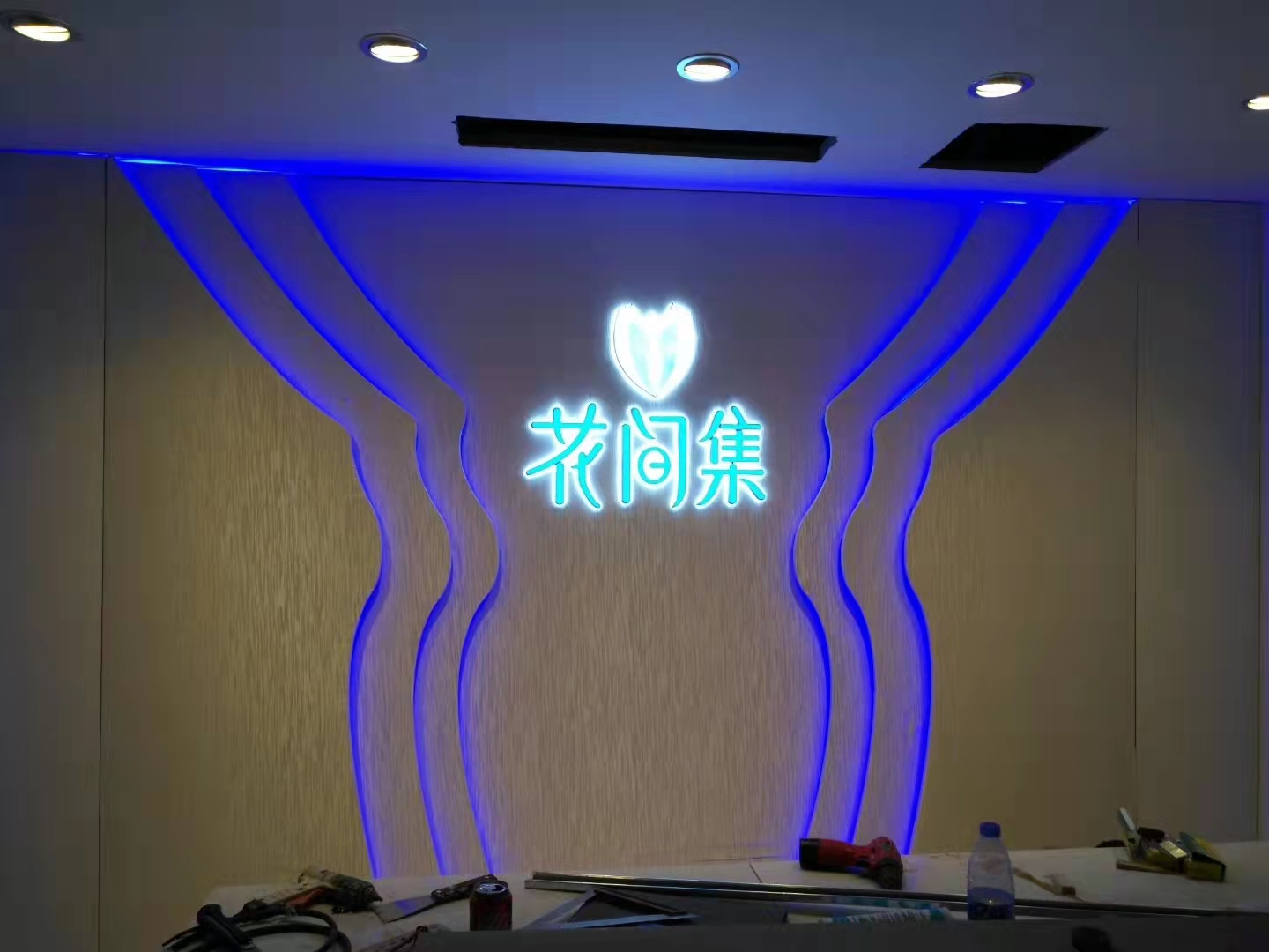 金属发光字