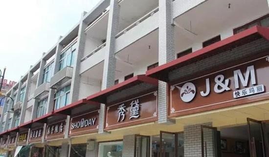 走在街上，发现商店广告牌一模一样，统一式店铺标牌有需要吗？4