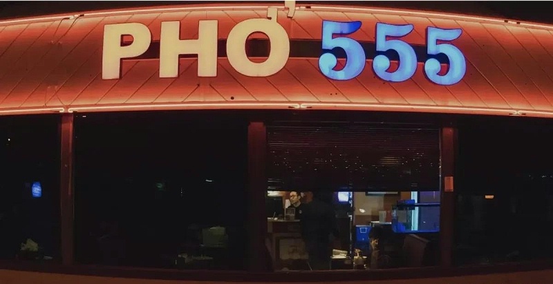 越南河粉店的标牌都可以有个吉祥数字6